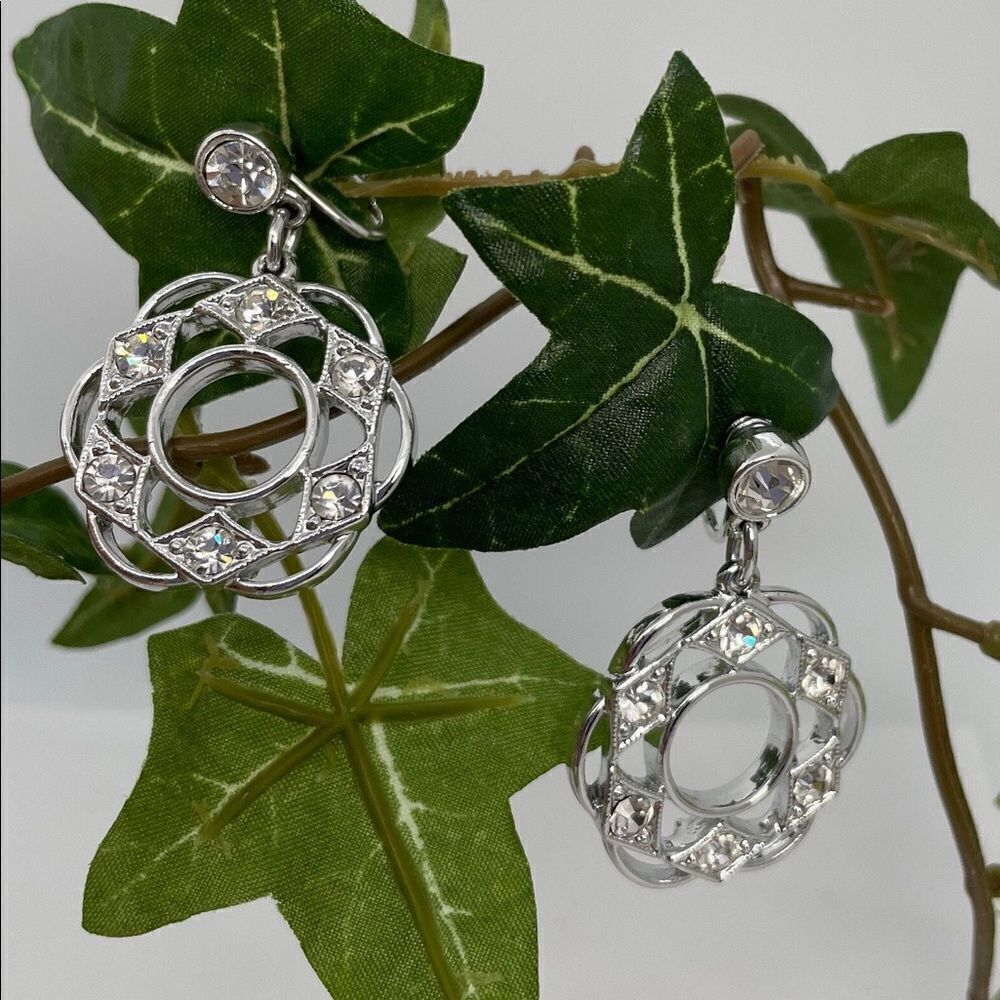 Vintage Sarah Coventry Dangling Drop Rhinestone Clip Earrings - Picture 3 of 13